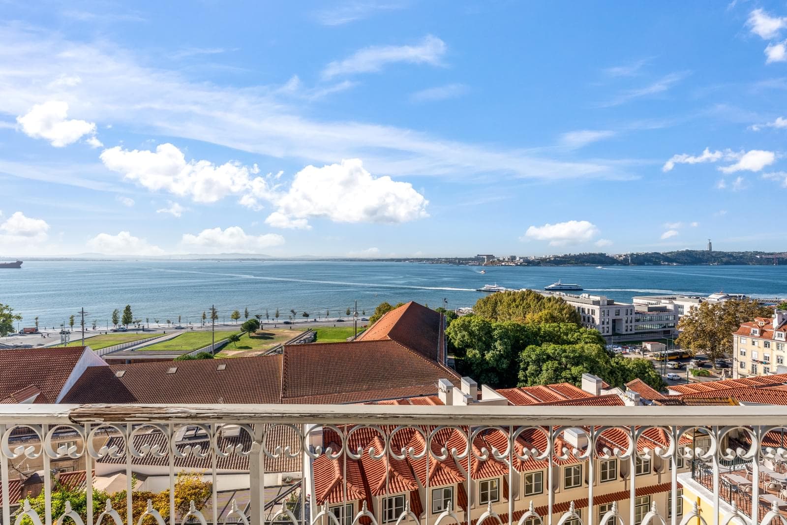 3 Bedroom Apartment with a view, Chiado, Lisboa - Image 4