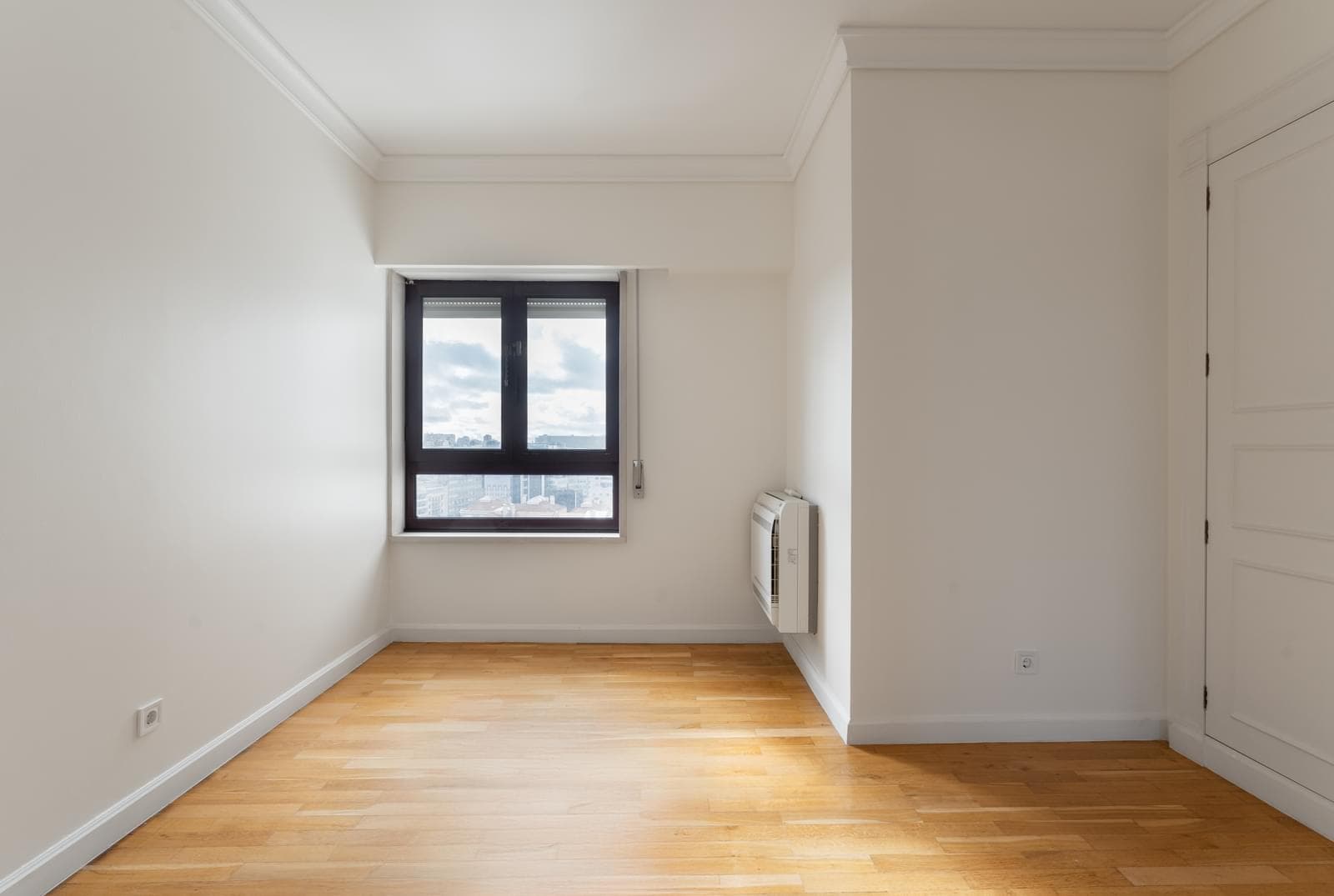 Apartamento T4 com vista, Campo Pequeno, Lisboa - Imagem 15