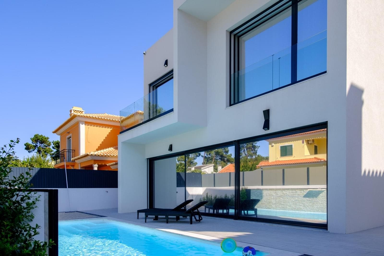 4 Bedroom Detached house with swimming pool, Aroeira, Almada - Image 2