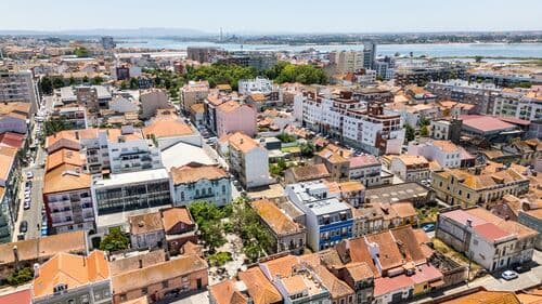 PF41092 - Prédio para reabilitação total com projeto no Barreiro - Imagem 26
