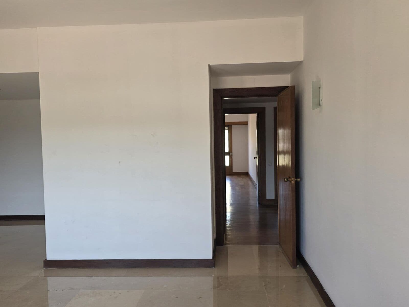 Apartamento T4 com estacionamento, Estrada da Luz, Lisboa - Imagem 13