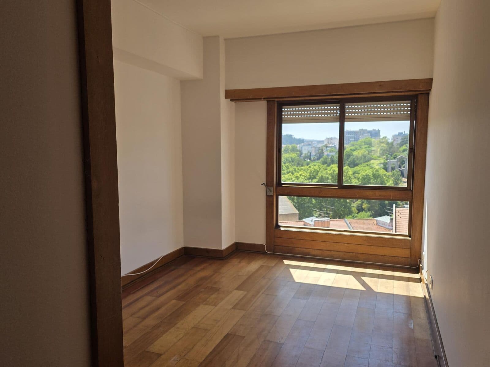 Apartamento T4 com estacionamento, Estrada da Luz, Lisboa - Imagem 14