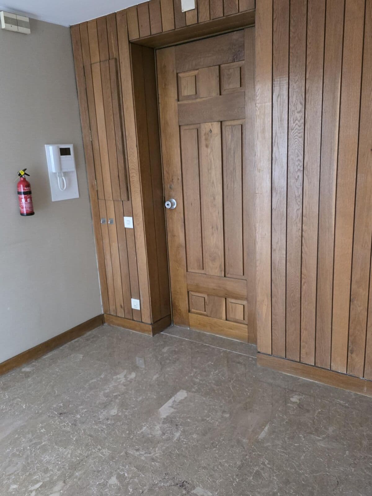 Apartamento T4 com estacionamento, Estrada da Luz, Lisboa - Imagem 12
