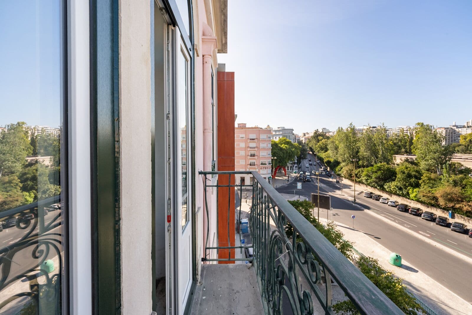 2 Bedroom Penthouse with a view, Gulbenkian, Lisboa - Image 3
