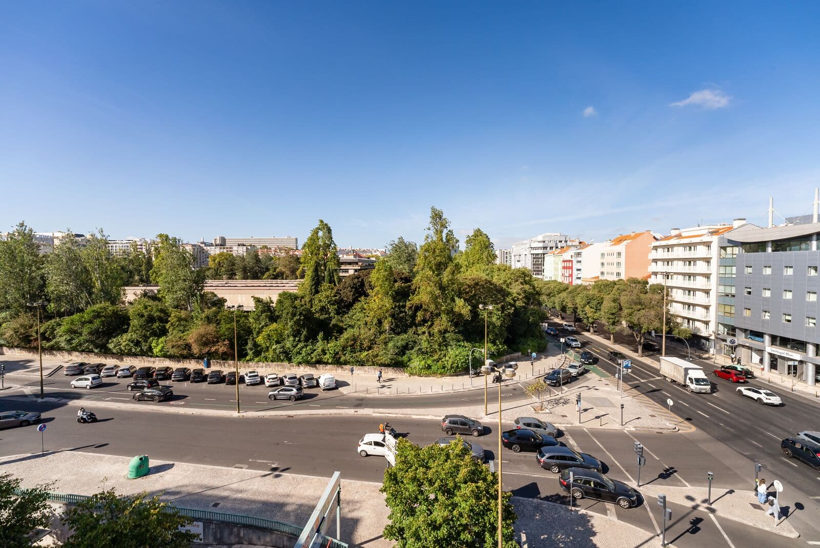 2 Bedroom Penthouse with a view, Gulbenkian, Lisboa - Image 11