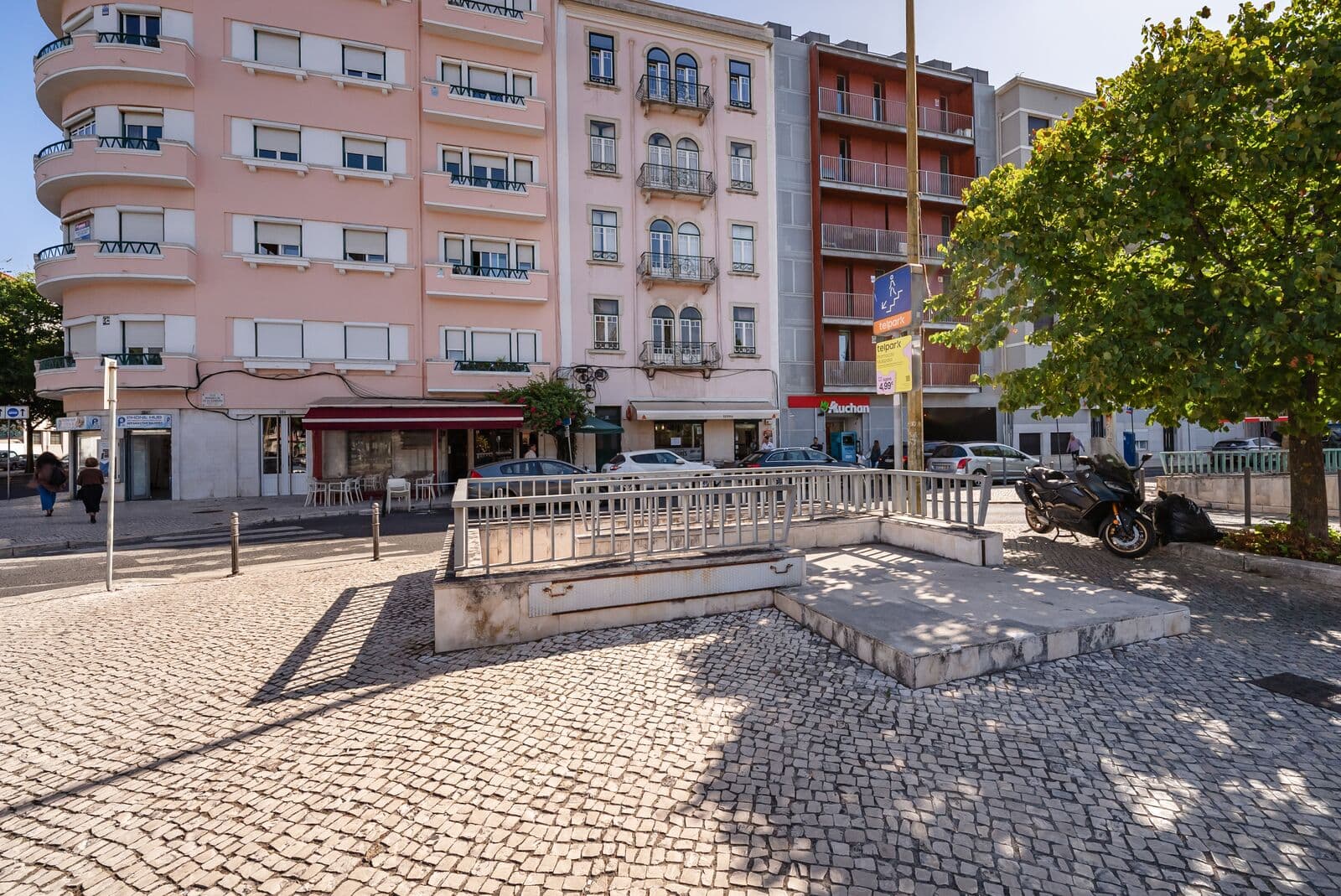 2 Bedroom Penthouse with a view, Gulbenkian, Lisboa - Image 31