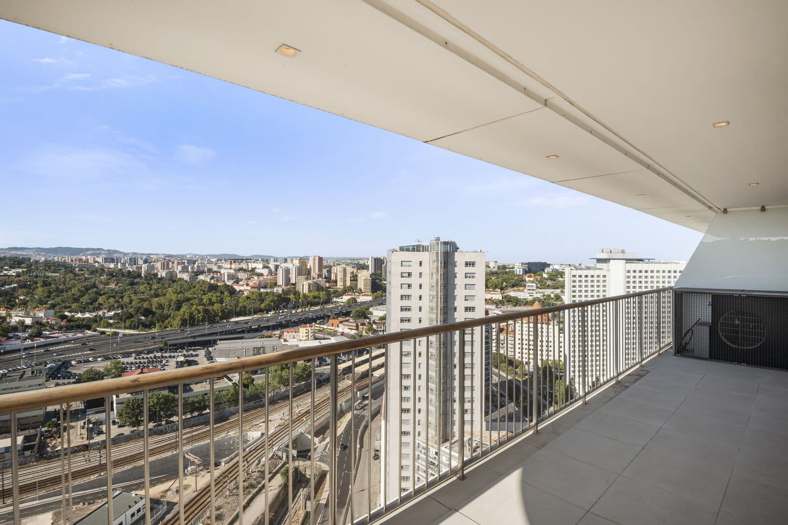 6 Bedroom Penthouse with swimming pool, Lisboa - Image 75