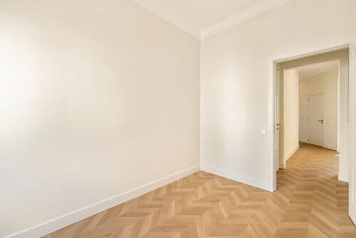 PF41585 - 2 Bedroom Apartment renovated, Penha de França, Lisboa - Image 30