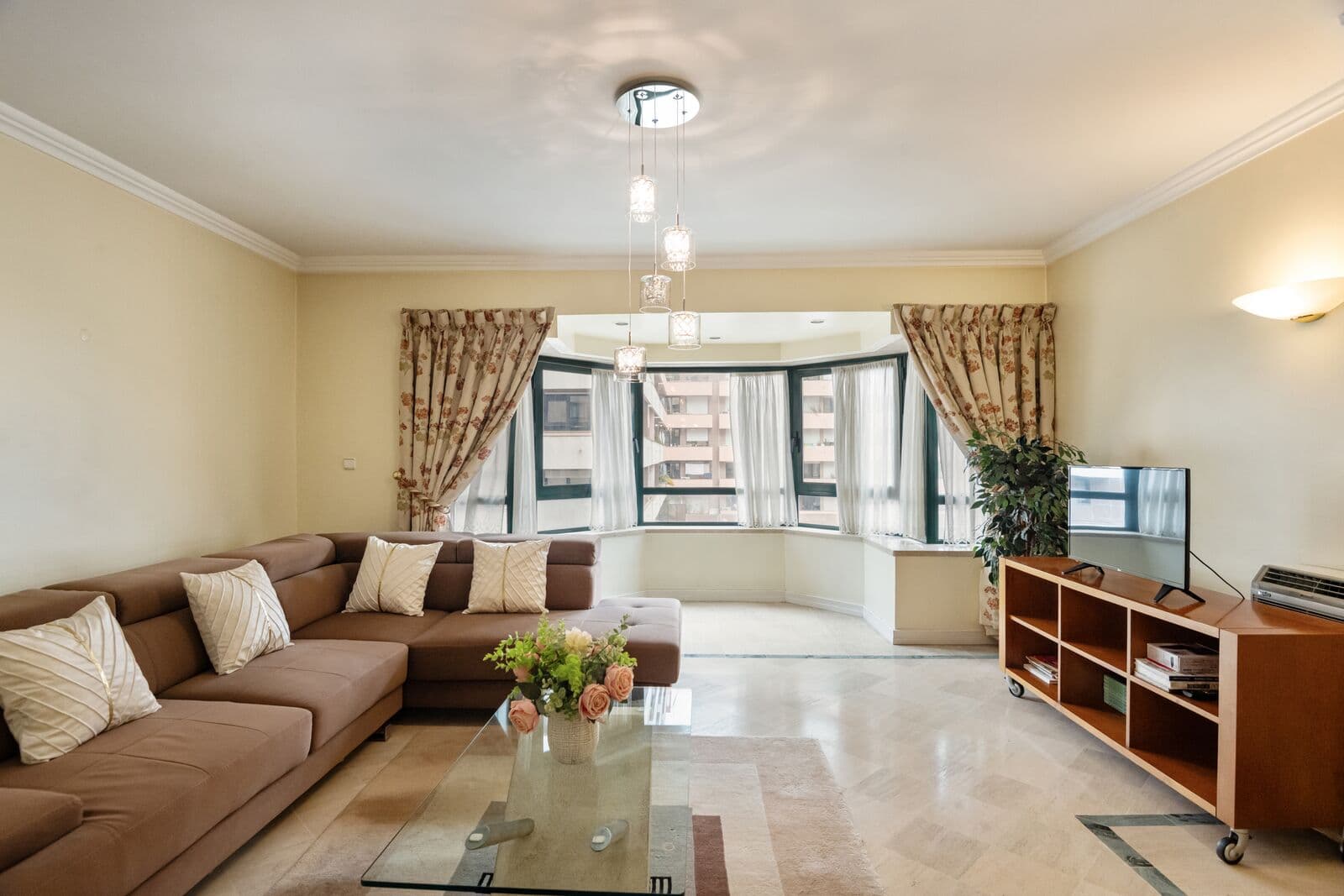 4 Bedroom Apartment with a view, Laranjeiras, Lisboa - Image 3