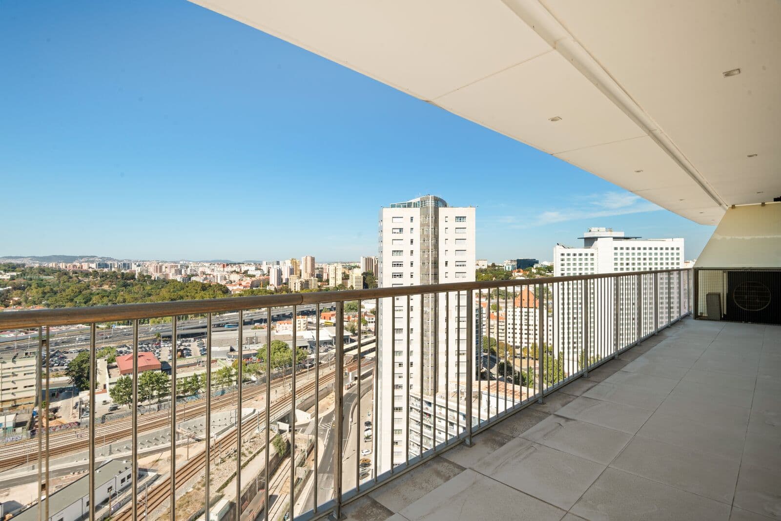 T4+1 em piso alto no Infinity, Lisboa - Imagem 33