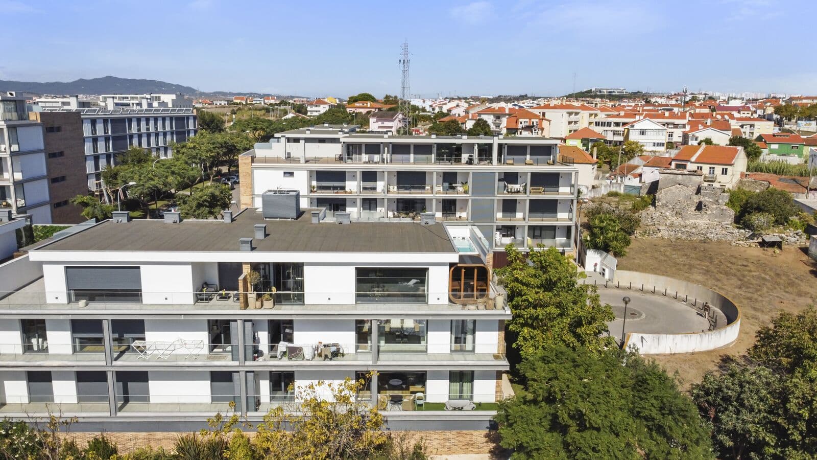 4 Bedroom Duplex with swimming pool, Porto Salvo, Oeiras - Image 41