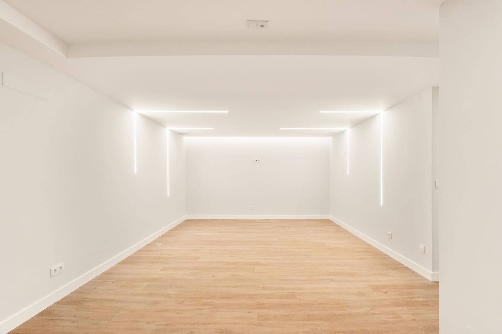 Moradia Isolada T5 com piscina, Aroeira, Almada - Imagem 55
