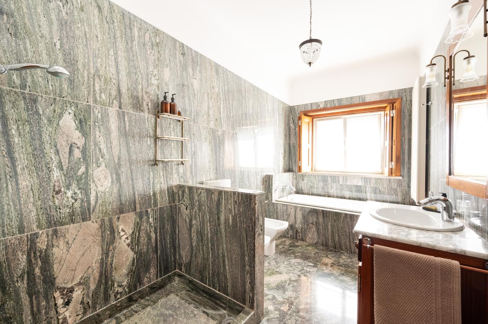 Moradia T5 + 5 com piscina, Aroeira, Almada - Imagem 18