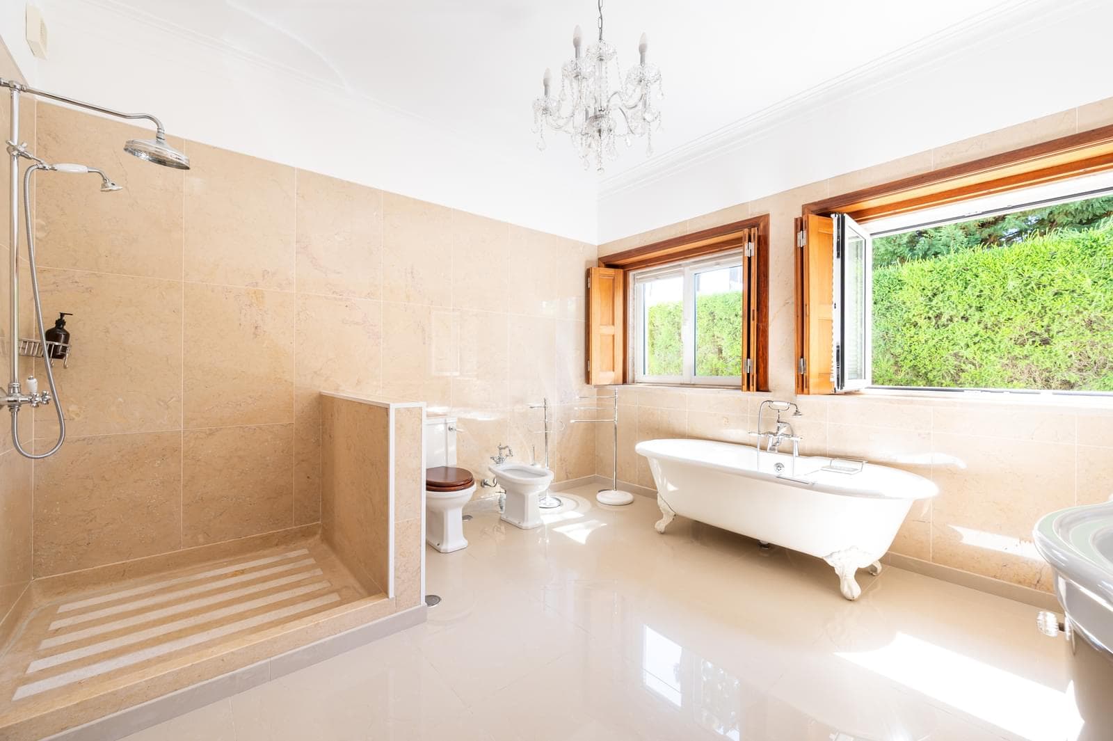 Moradia T5 + 5 com piscina, Aroeira, Almada - Imagem 21