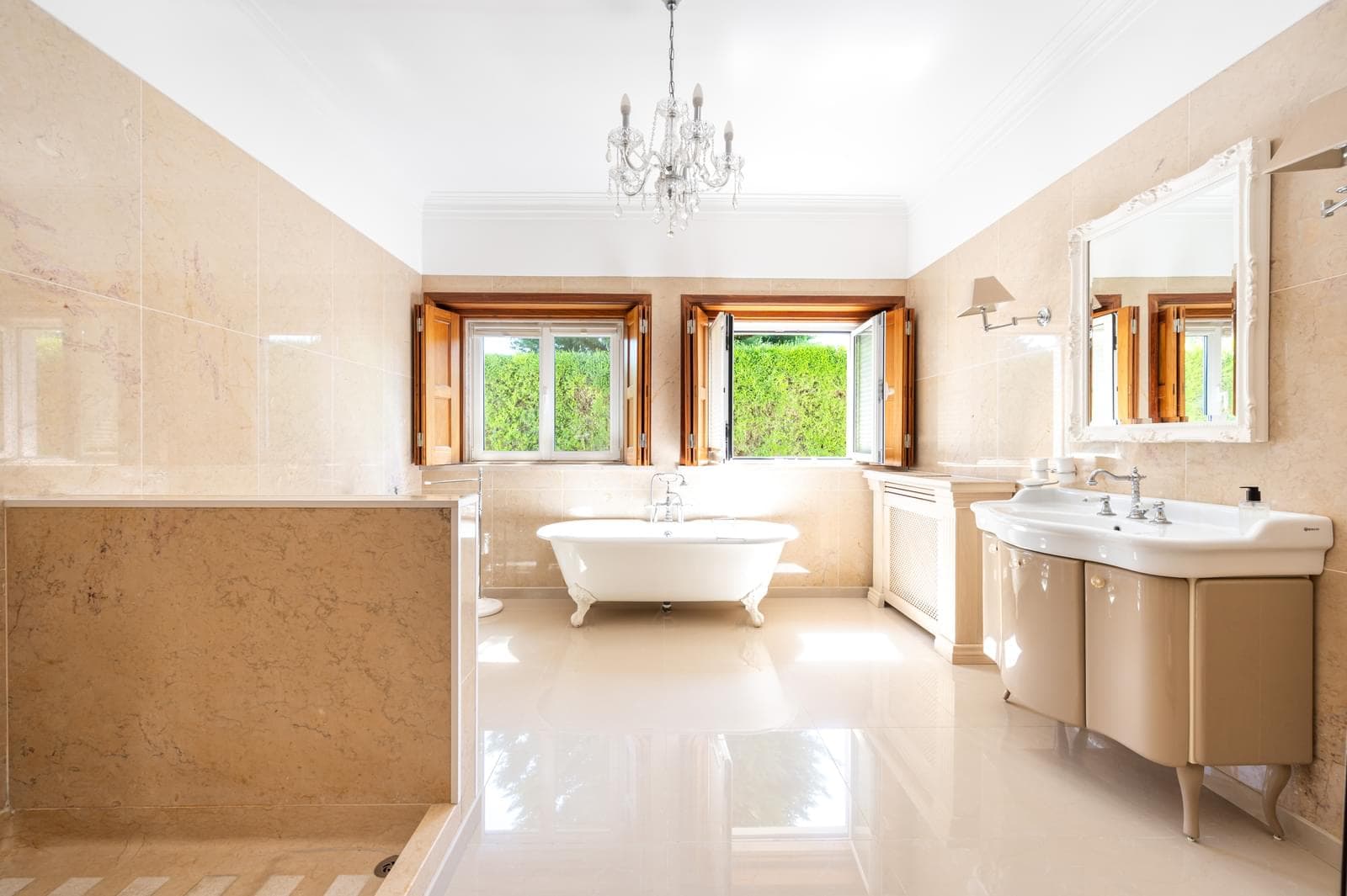 Moradia T5 + 5 com piscina, Aroeira, Almada - Imagem 20