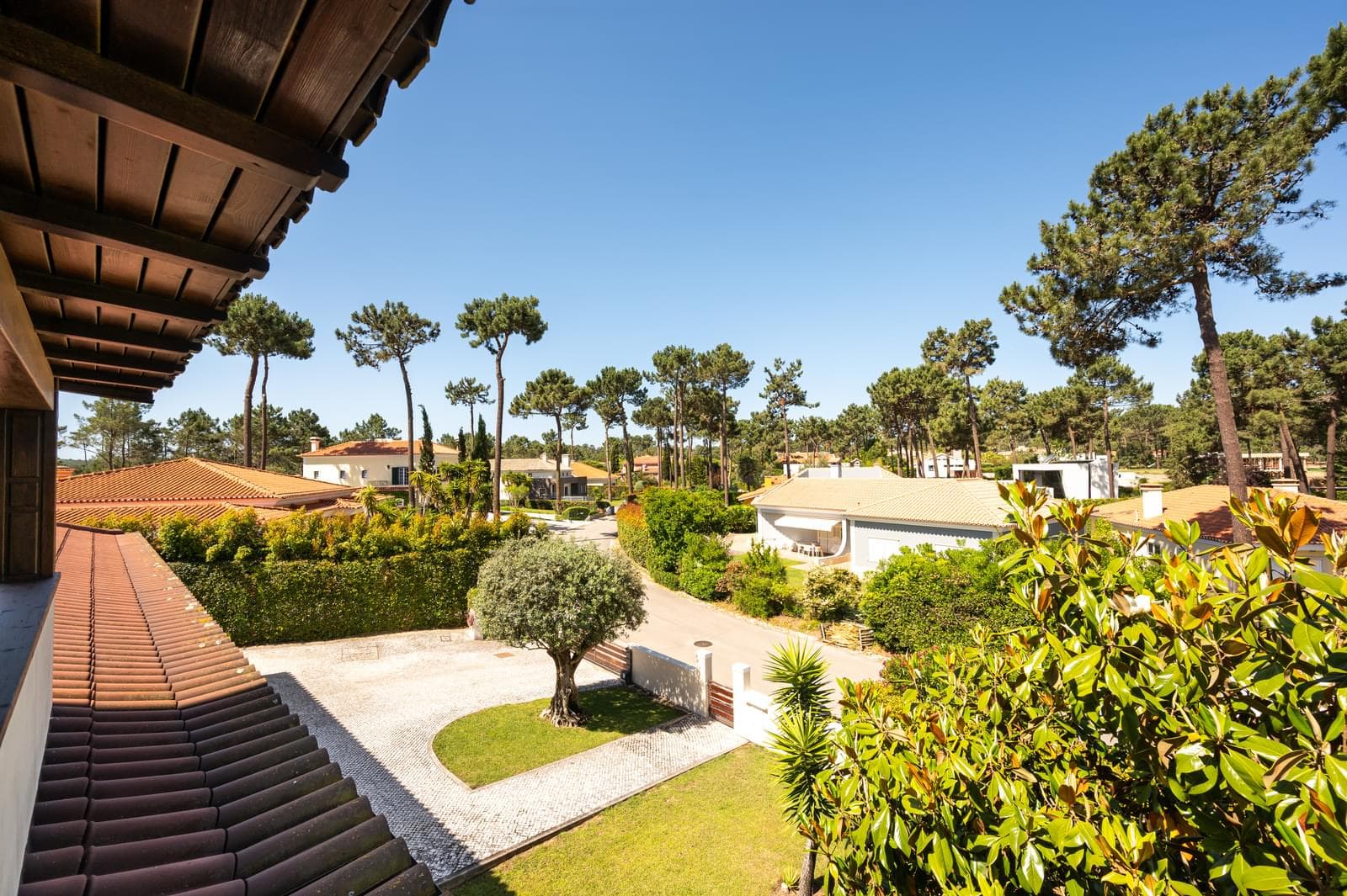 Moradia T5 + 5 com piscina, Aroeira, Almada - Imagem 25