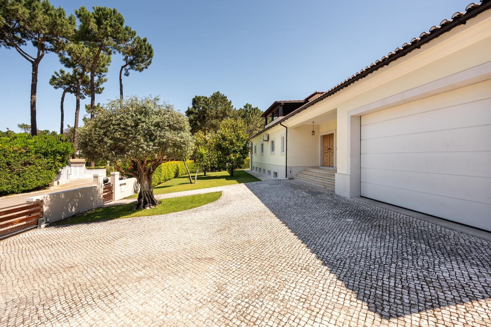 Moradia T5 + 5 com piscina, Aroeira, Almada - Imagem 9