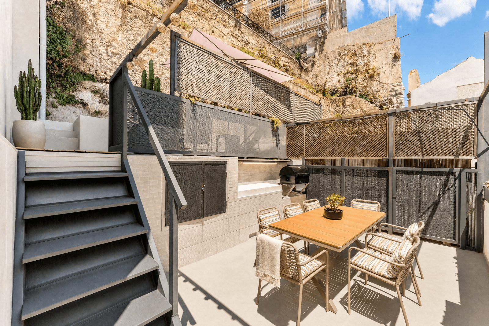 4 Bedroom House with swimming pool, 24 de Julho, Lisboa - Image 4