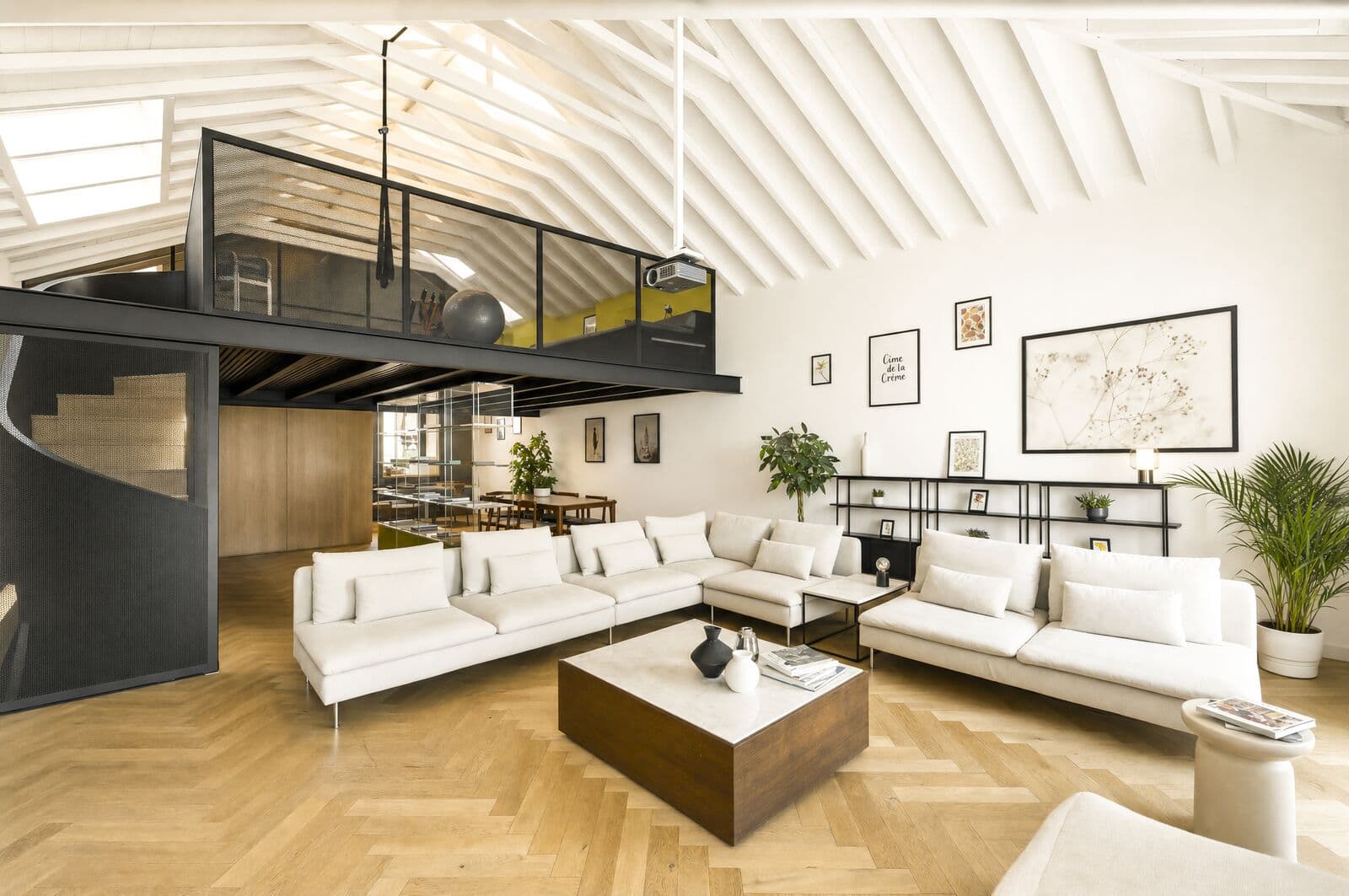 4 Bedroom House with swimming pool, 24 de Julho, Lisboa - Image 9