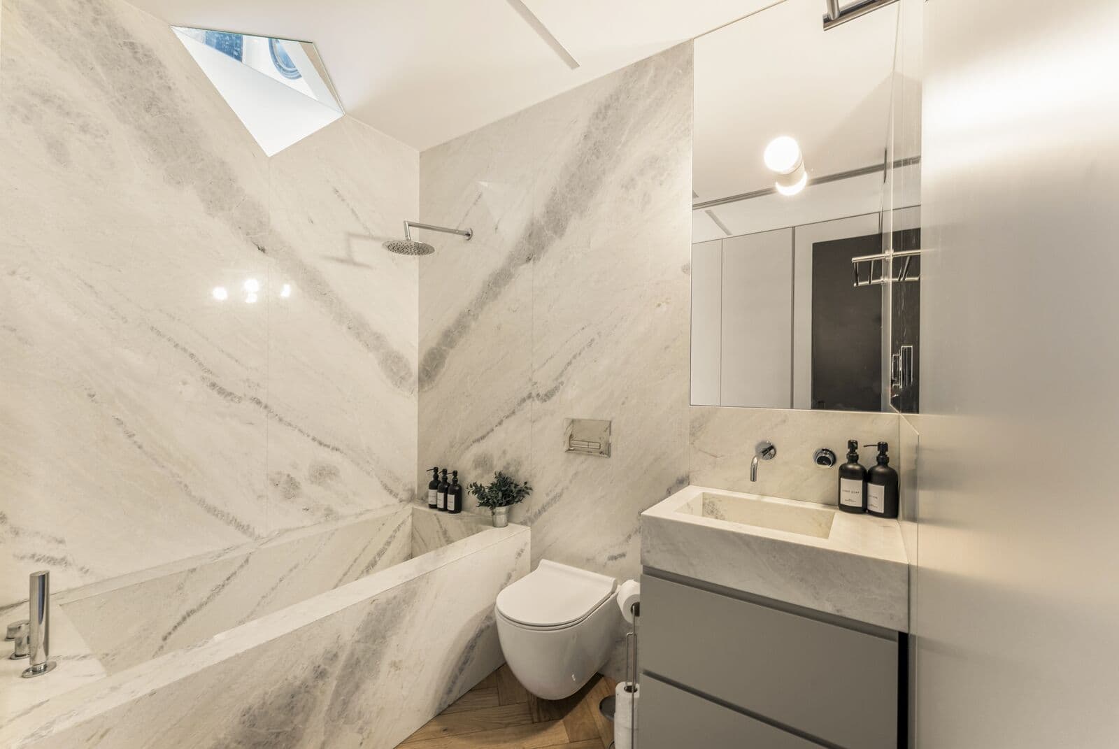 4 Bedroom House with swimming pool, 24 de Julho, Lisboa - Image 34