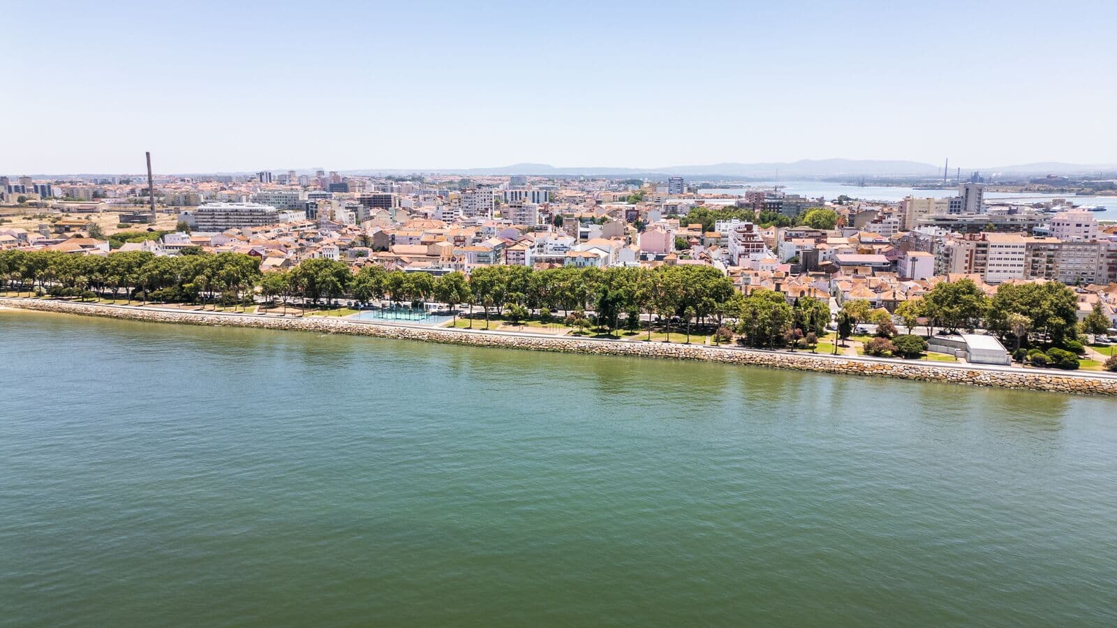 Apartment block, Barreiro - Image 29
