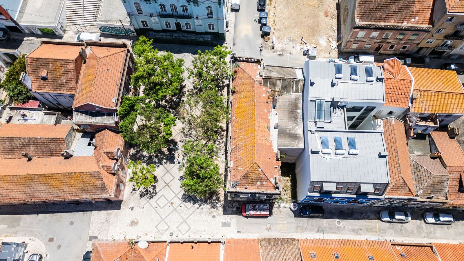 Apartment block, Barreiro - Image 16