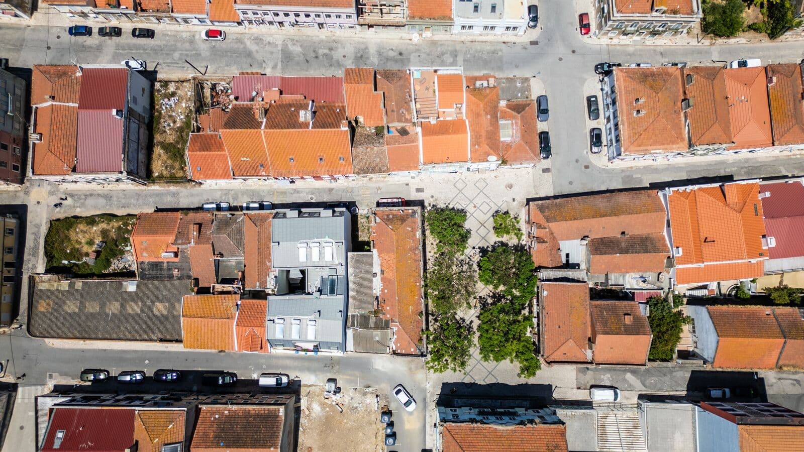 Apartment block, Barreiro - Image 18