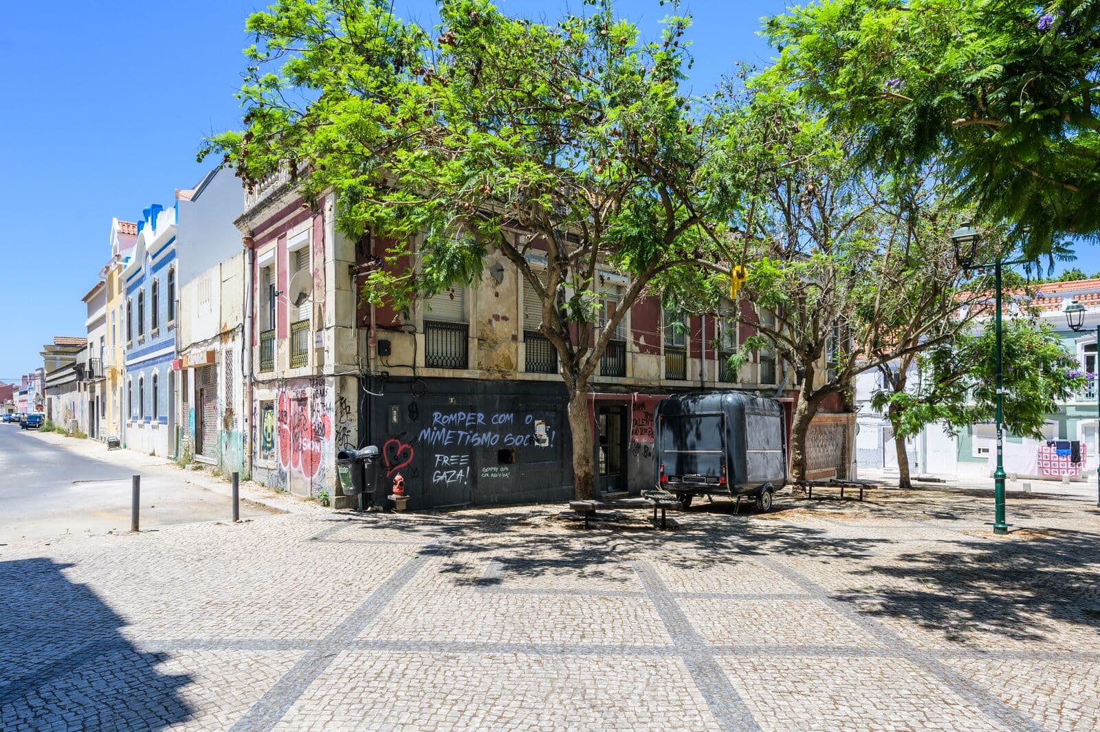 Apartment block, Barreiro - Image 1
