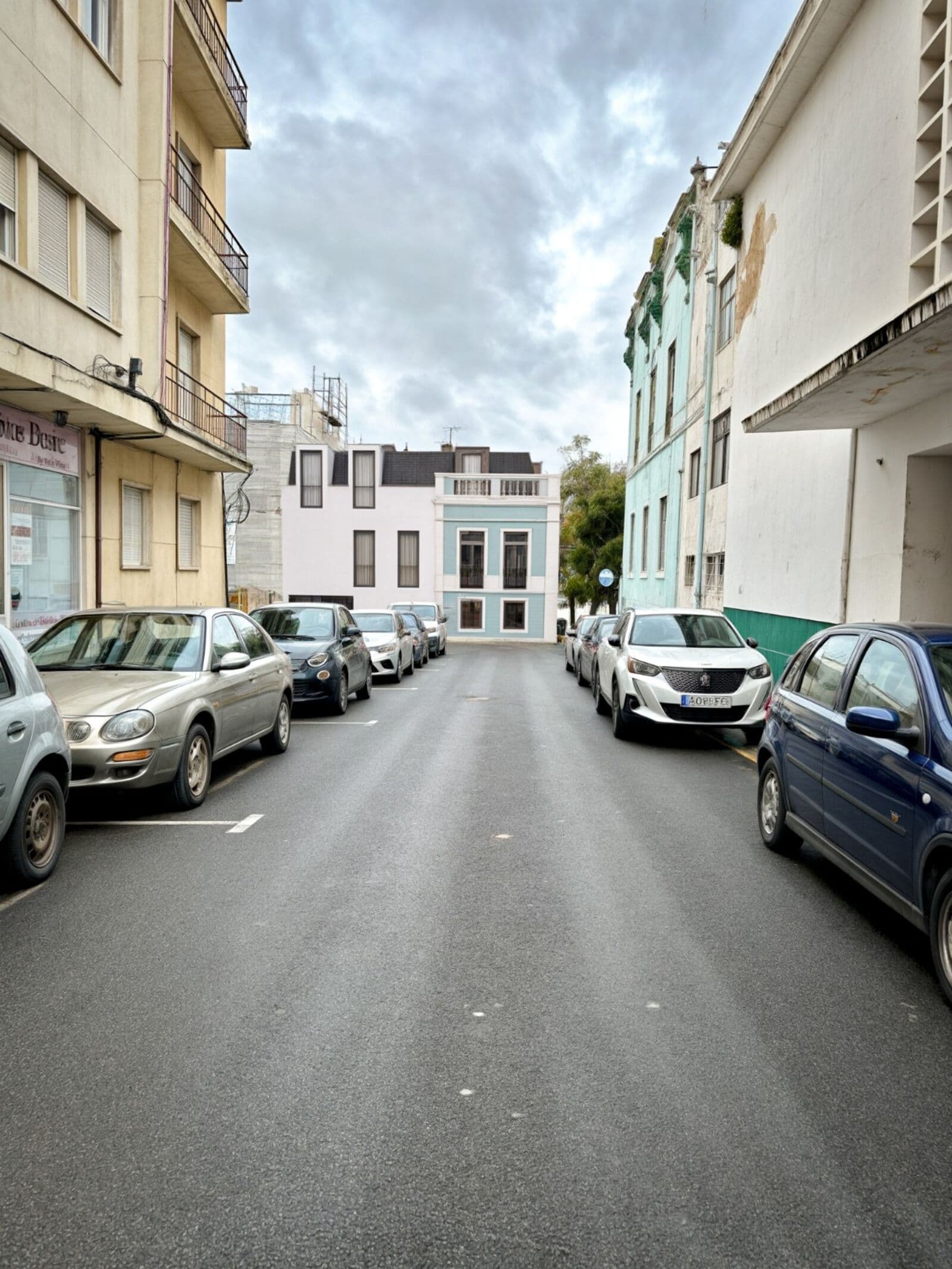 Apartment block, Barreiro - Image 13