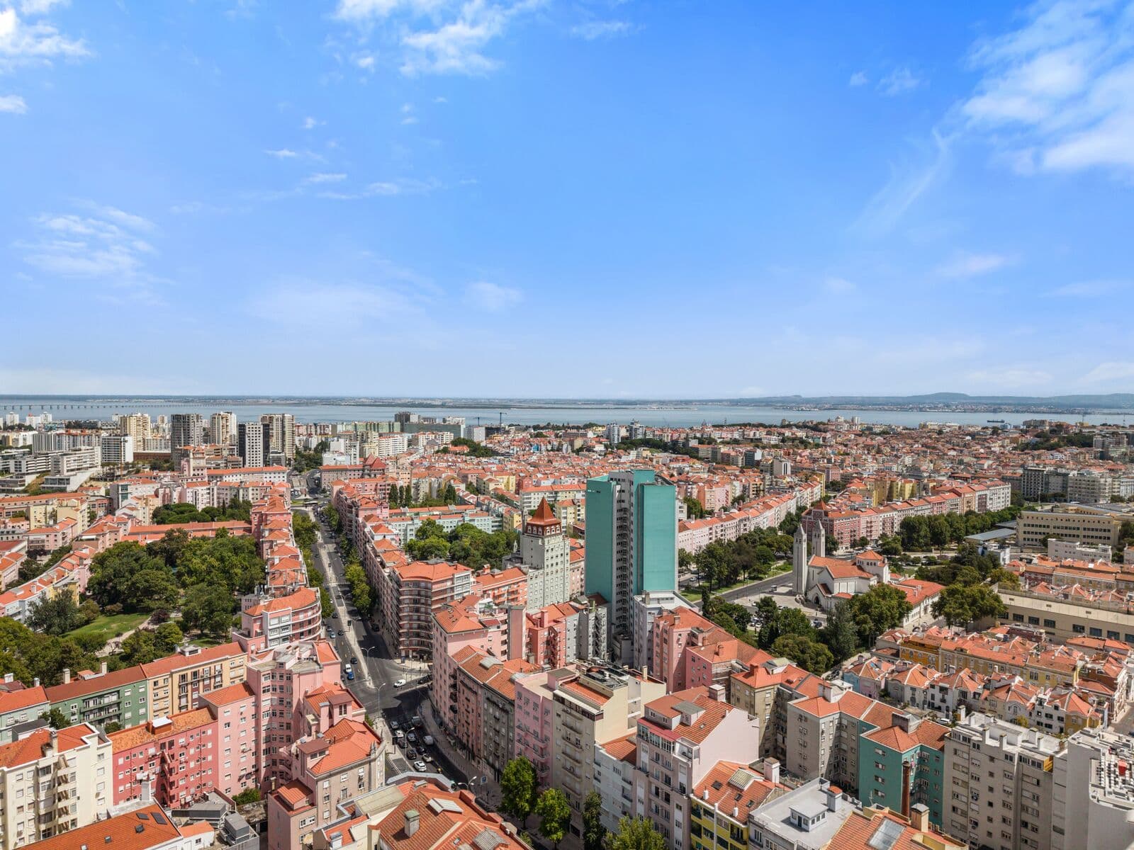 Apartamento T4 com estacionamento, Roma, Lisboa - Imagem 1