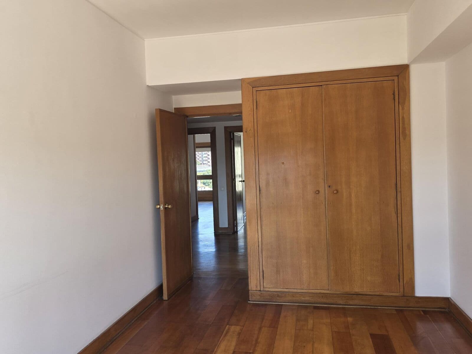 Apartamento T4 com estacionamento, Estrada da Luz, Lisboa - Imagem 15