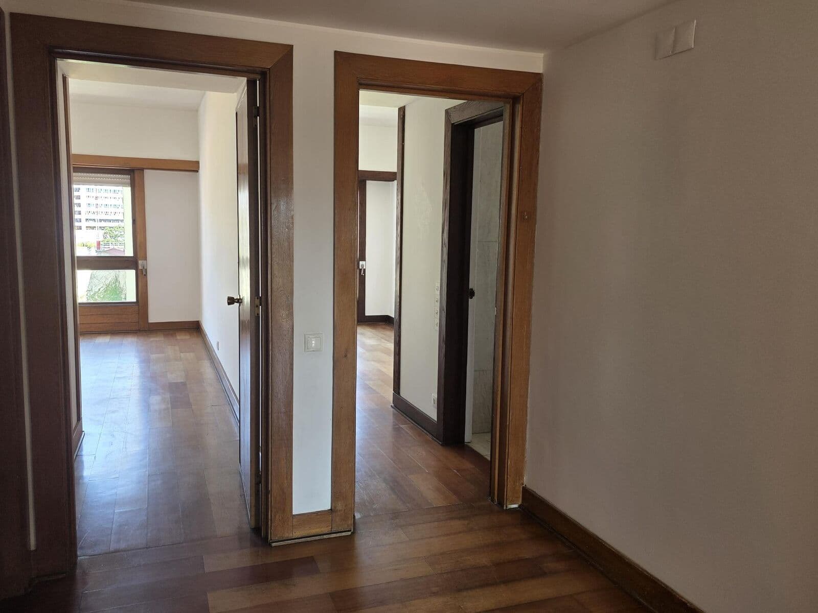Apartamento T4 com estacionamento, Estrada da Luz, Lisboa - Imagem 18