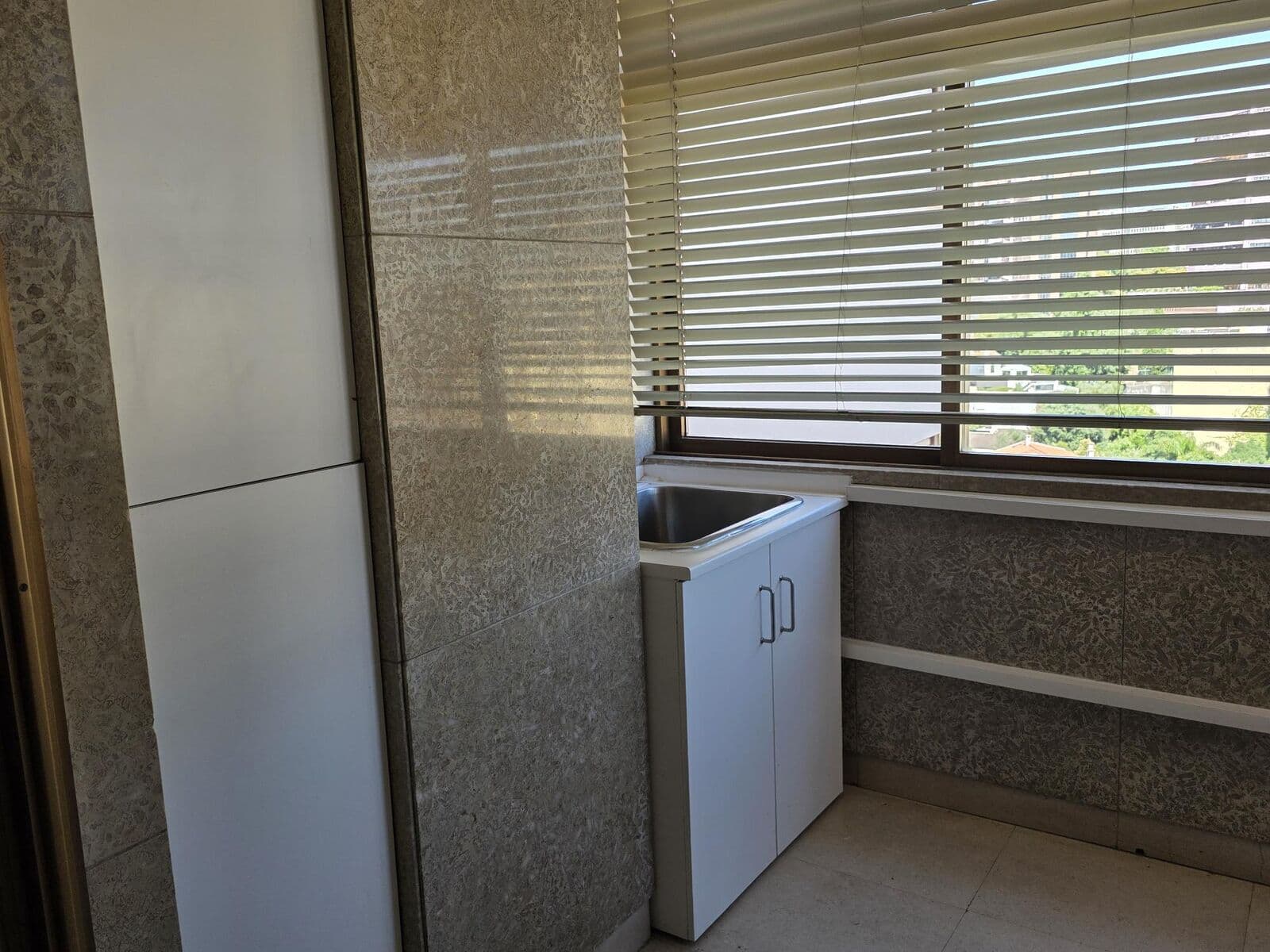 Apartamento T4 com estacionamento, Estrada da Luz, Lisboa - Imagem 9