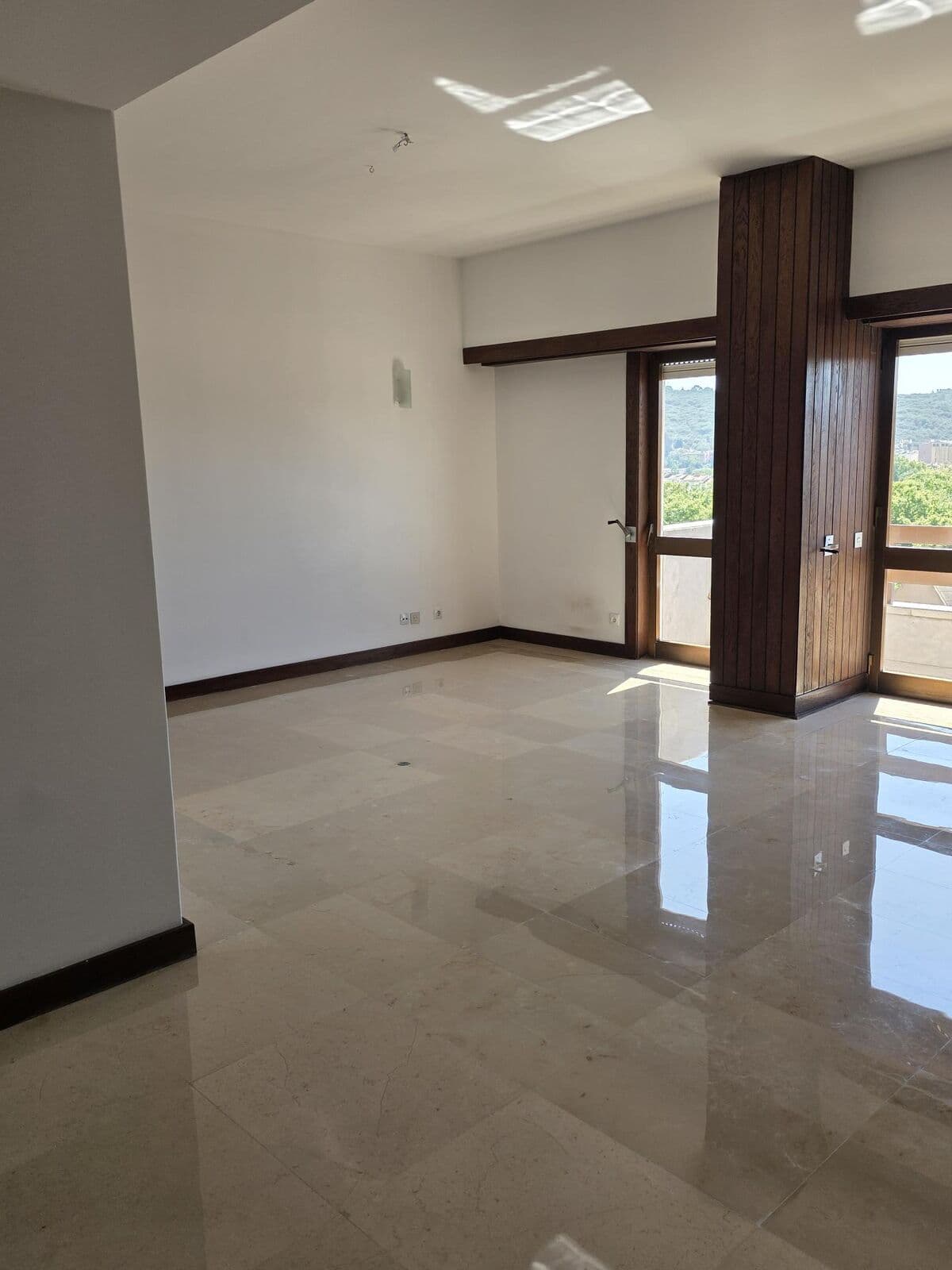 Apartamento T4 com estacionamento, Estrada da Luz, Lisboa - Imagem 4
