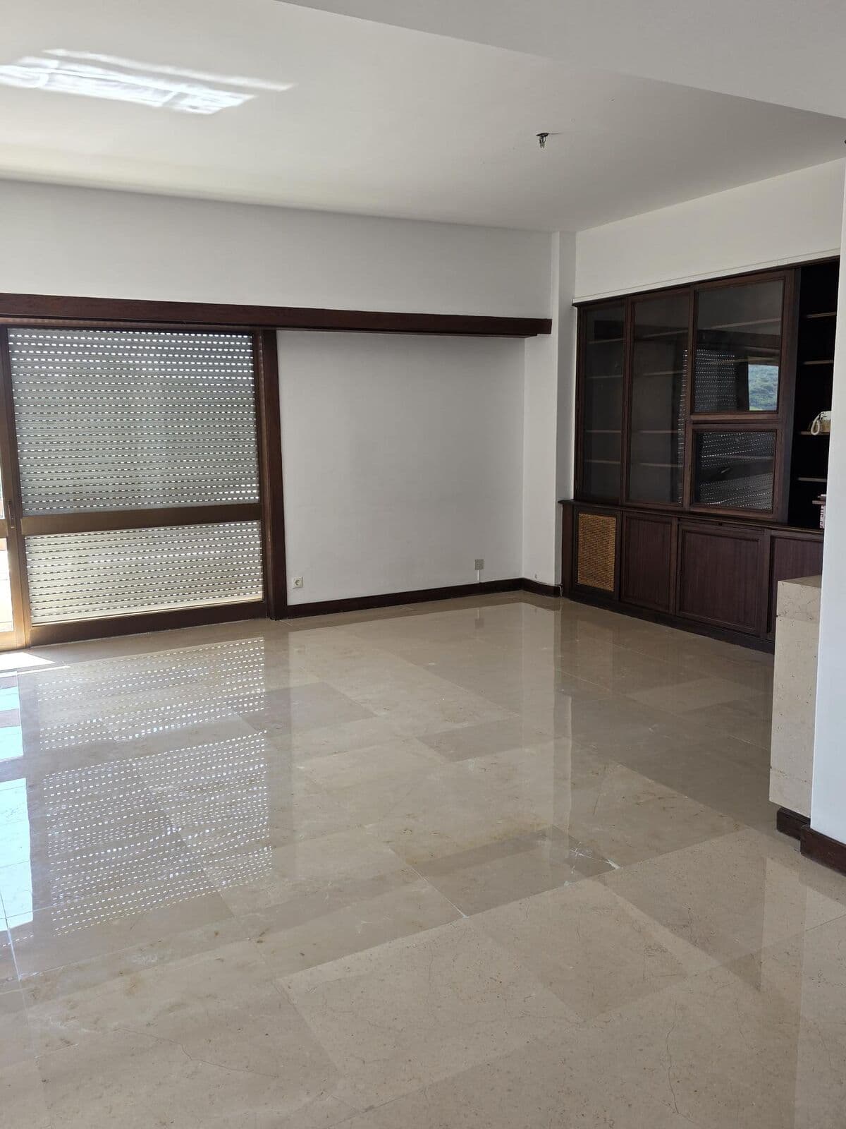 Apartamento T4 com estacionamento, Estrada da Luz, Lisboa - Imagem 5