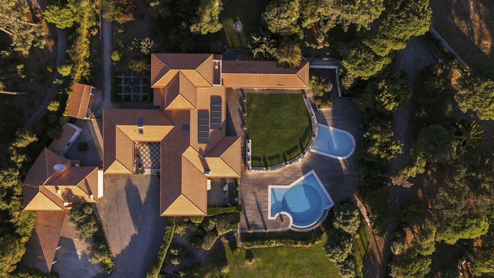 Moradia T4 + 6 com piscina, Sintra - Imagem 2