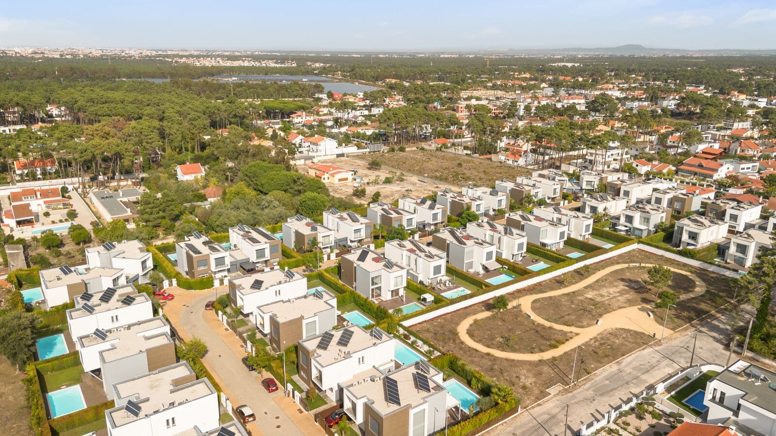 Moradia Isolada T3 + 1 com piscina, Aroeira, Almada - Imagem 34