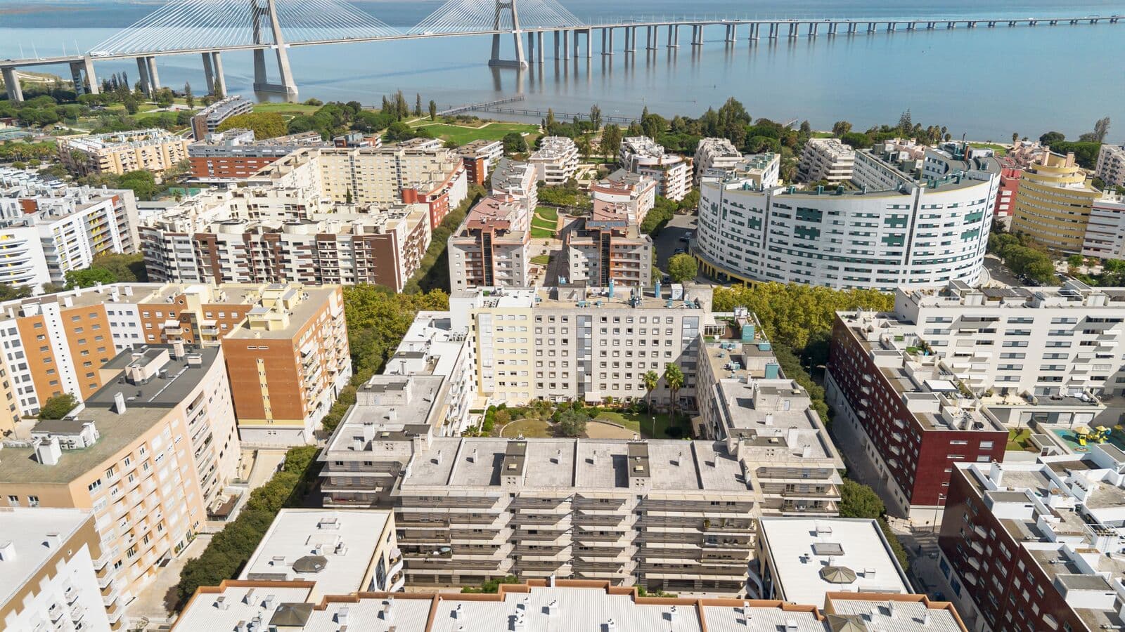 Duplex T1 + 1 com jardim, Parque das Nações, Lisboa - Imagem 6