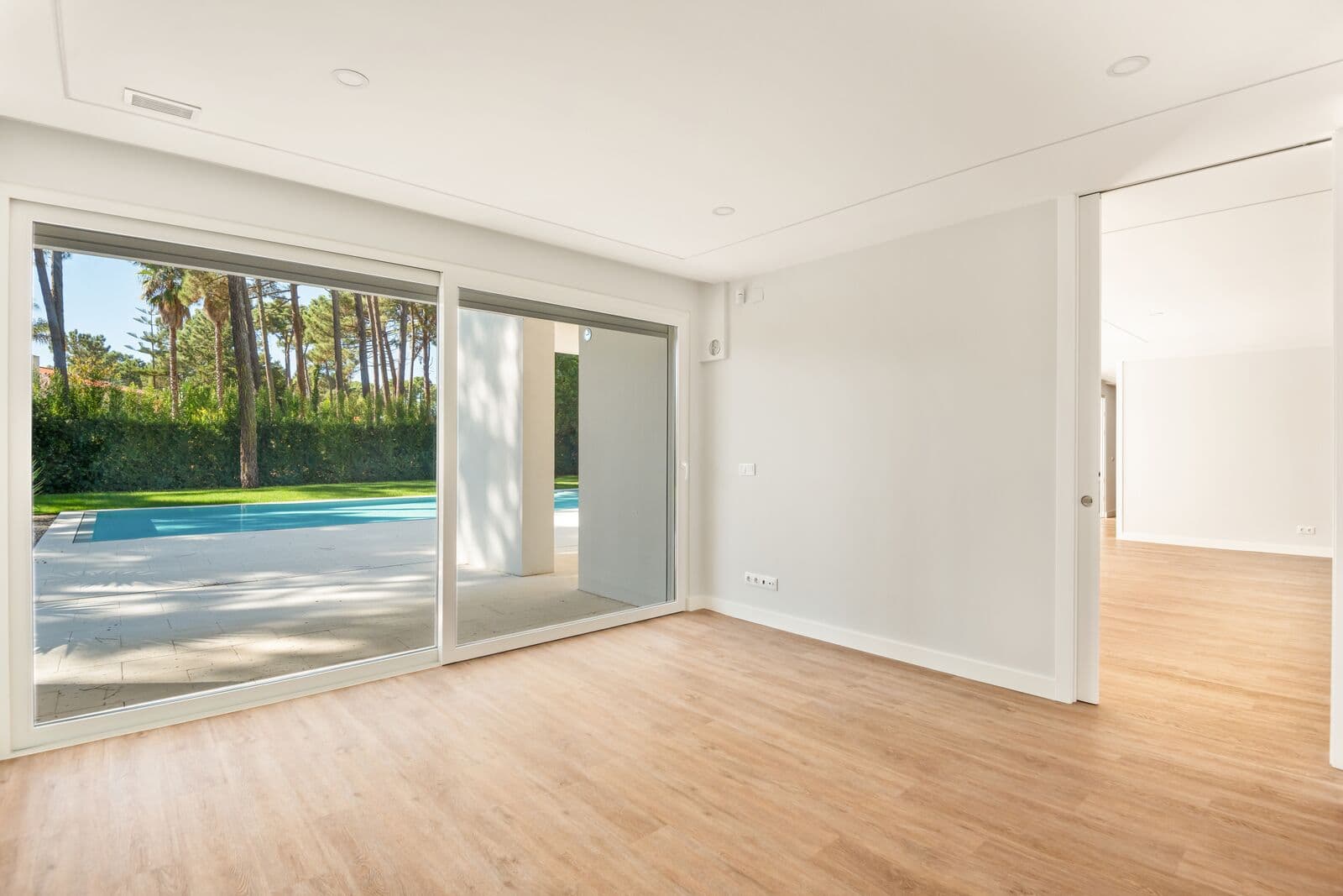 Moradia Isolada T5 com piscina, Aroeira, Almada - Imagem 11