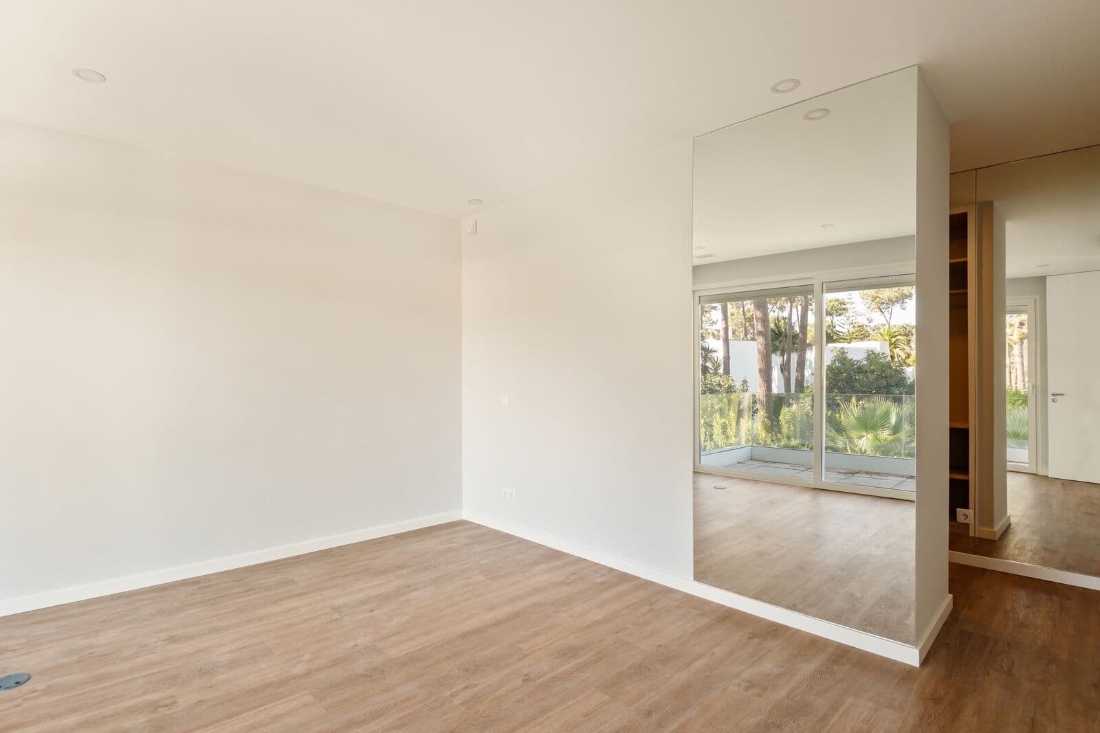 Moradia Isolada T5 com piscina, Aroeira, Almada - Imagem 31