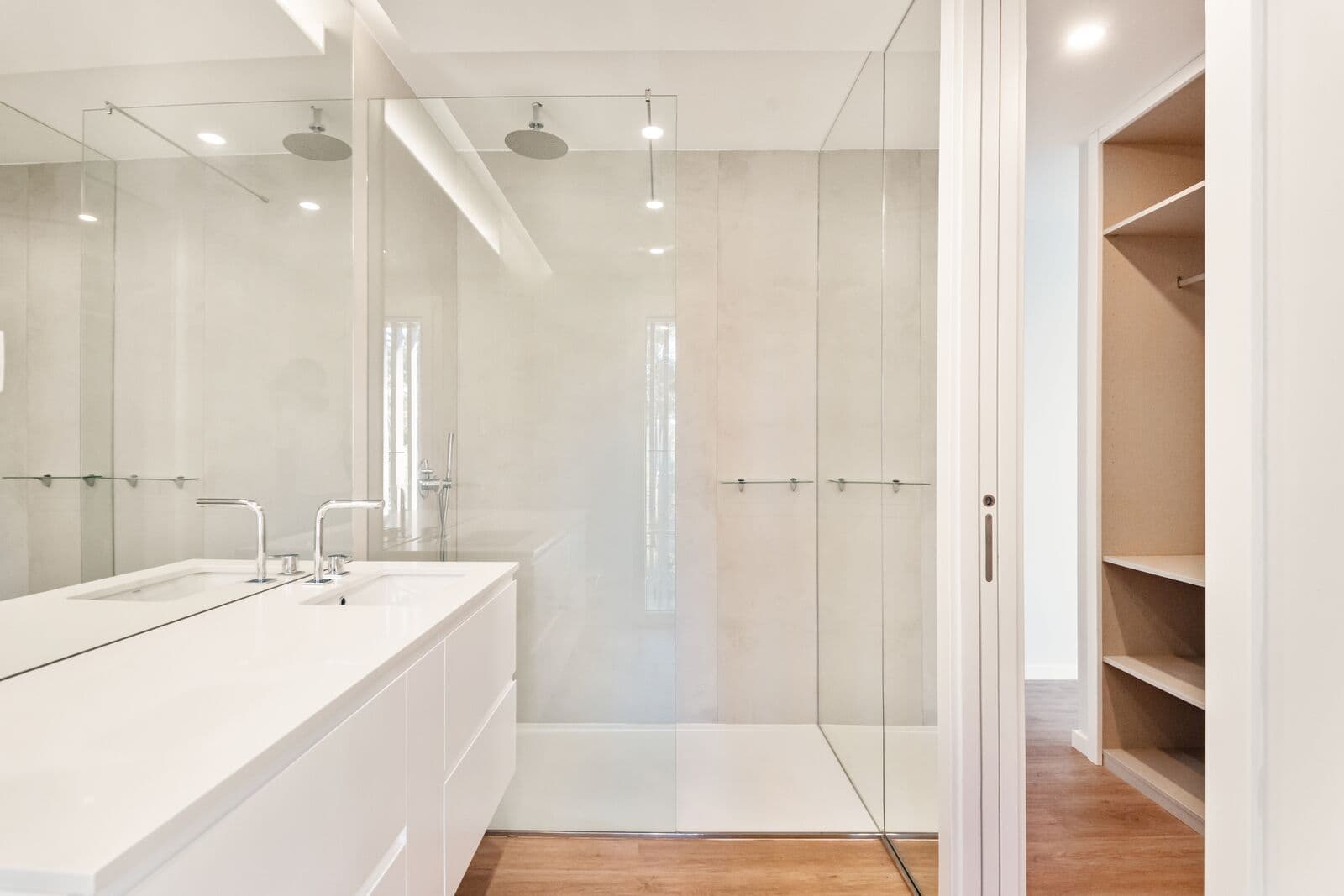 Moradia Isolada T5 com piscina, Aroeira, Almada - Imagem 35