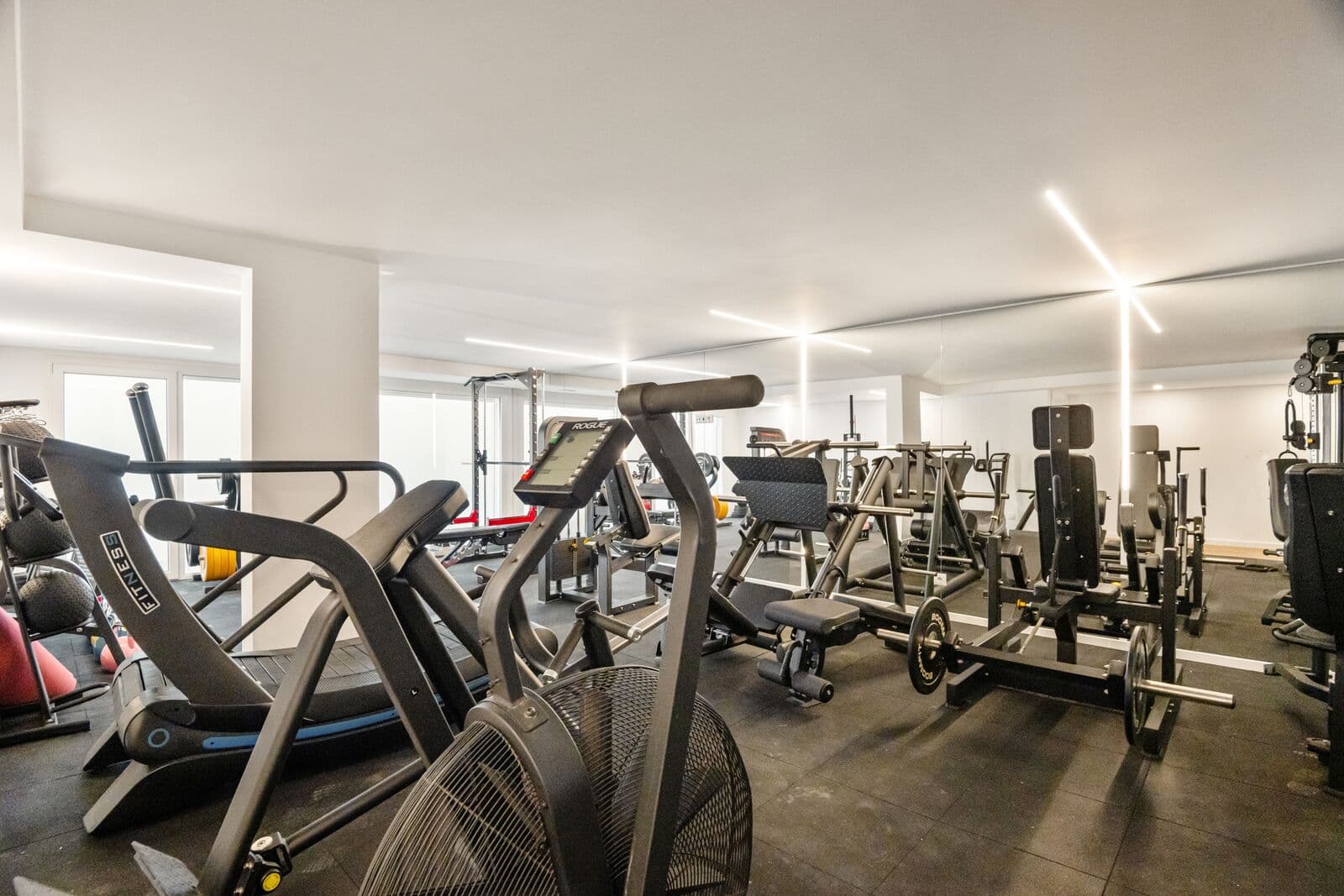 Moradia Isolada T5 com piscina, Aroeira, Almada - Imagem 59